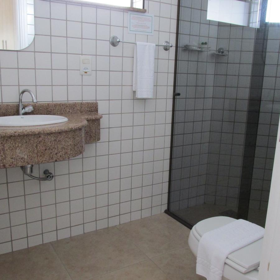 Holambra Garden Hotel Εξωτερικό φωτογραφία Bathroom with shower cubicle